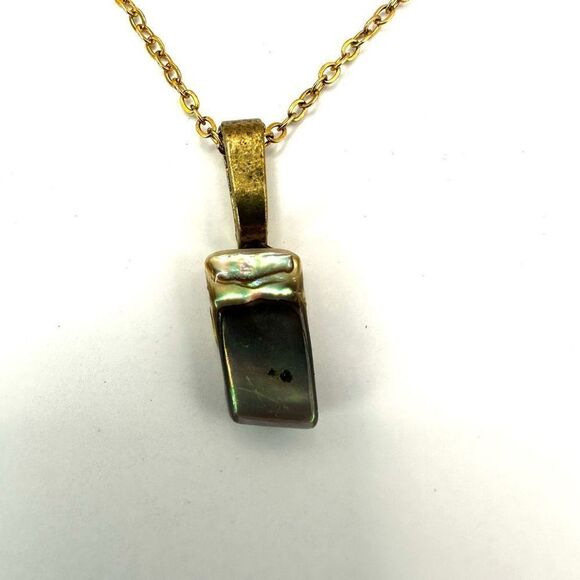 Gold tone abalone pendant necklace - Picture 3 of 10